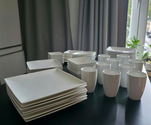 Een complete set van 51 stuks in topstaat
Van het merk Yong, Huis en Inrichting, Keuken | Servies, Zo goed als nieuw, Bord(en)