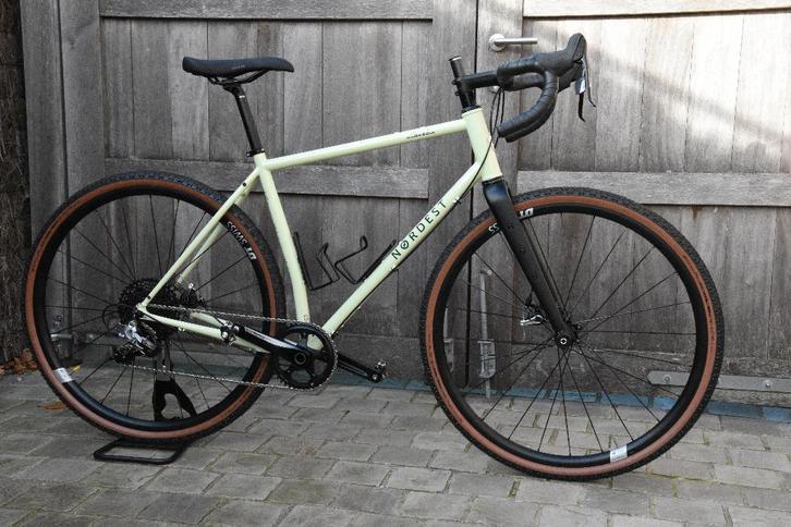 Stalen Gravelbike Nordest nieuw met garantie, Vélos & Vélomoteurs, Vélos | Vélos de course, Neuf, Autres marques, 10 à 15 vitesses