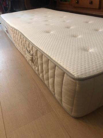 Matras (bio) + beschermer (wol) + 4 seizoen dekbed (wol) beschikbaar voor biedingen