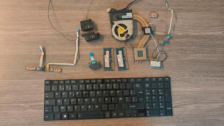 Pièces de rechange Toshiba Satellite L870-19L, Informatique & Logiciels, Ordinateurs Vintage, Enlèvement ou Envoi