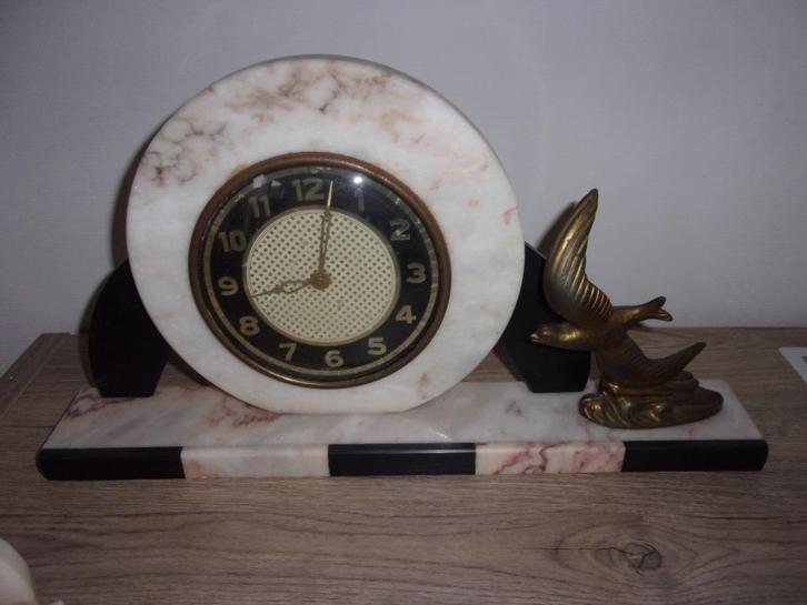 Klok met marmer en zwaluw, Antiek en Kunst, Antiek | Klokken, Ophalen of Verzenden