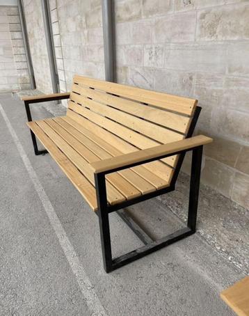 Tuinmeubelen beschikbaar voor biedingen