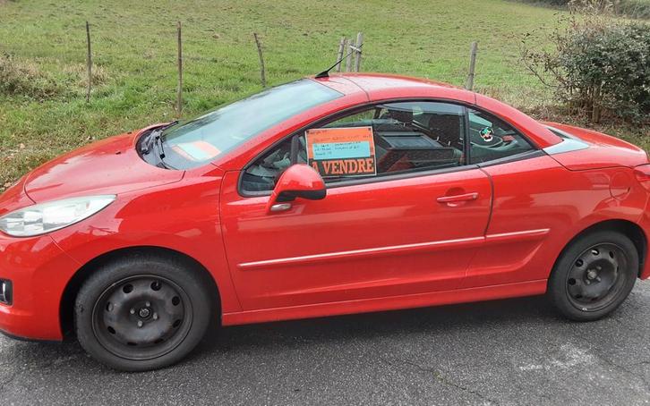 Peugeot cabrio, Auto's, Peugeot, Particulier, Benzine, Euro 5, Cabriolet, 2 deurs, Handgeschakeld, Rood, Overige kleuren, Stof