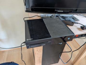 Xbox One + controller en games, werking onbekend beschikbaar voor biedingen