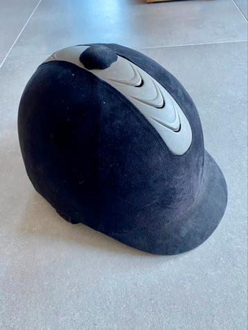 Paardrijhelm beschikbaar voor biedingen
