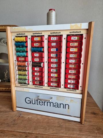 Vintage kast voor Gütermann naaigaren beschikbaar voor biedingen