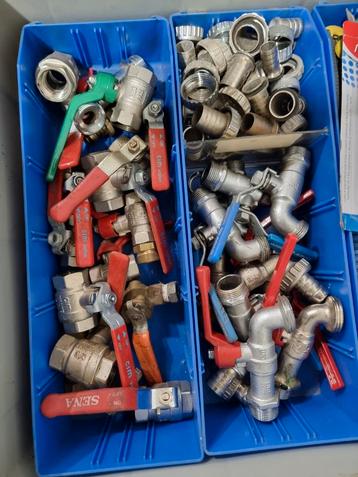 Lot sanitair materialen  beschikbaar voor biedingen