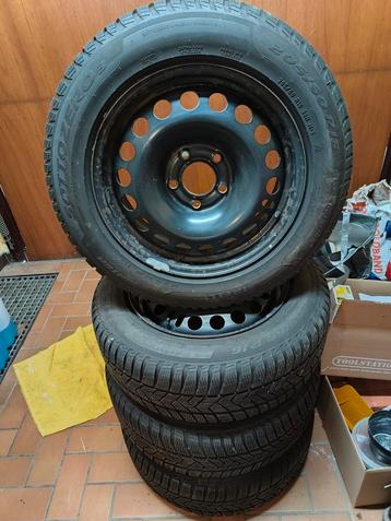 Winterbanden met velgen beschikbaar voor biedingen