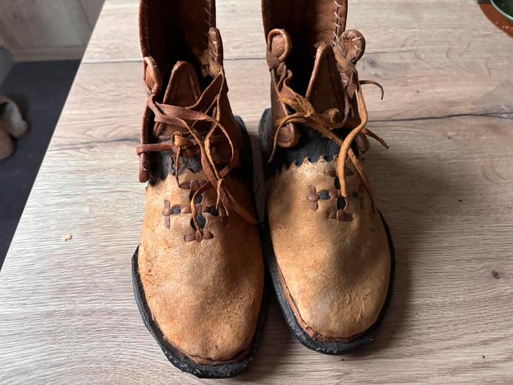 Handgemaakte leren laarzen – puur vakmanschap met karakter, Kleding | Dames, Schoenen, Zo goed als nieuw, Overige typen, Ophalen