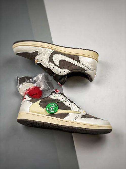 Jordan 1 Low Travis Scott ‘Mocha’ 41, Kleding | Heren, Schoenen, Nieuw, Sneakers, Bruin, Ophalen of Verzenden