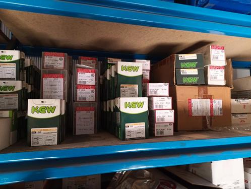 Slagpluggen kEW en easy-fix ongebruikt., Doe-het-zelf en Bouw, IJzerwaren en Bevestigingsmiddelen, Nieuw, Ophalen