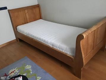 Antiek eenpersoons bed met karakter kajuitbed beschikbaar voor biedingen