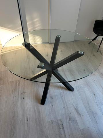 Ronde glazen eettafel en salontafel  met kruispoot   beschikbaar voor biedingen