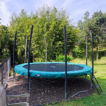 Berg trampoline beschikbaar voor biedingen