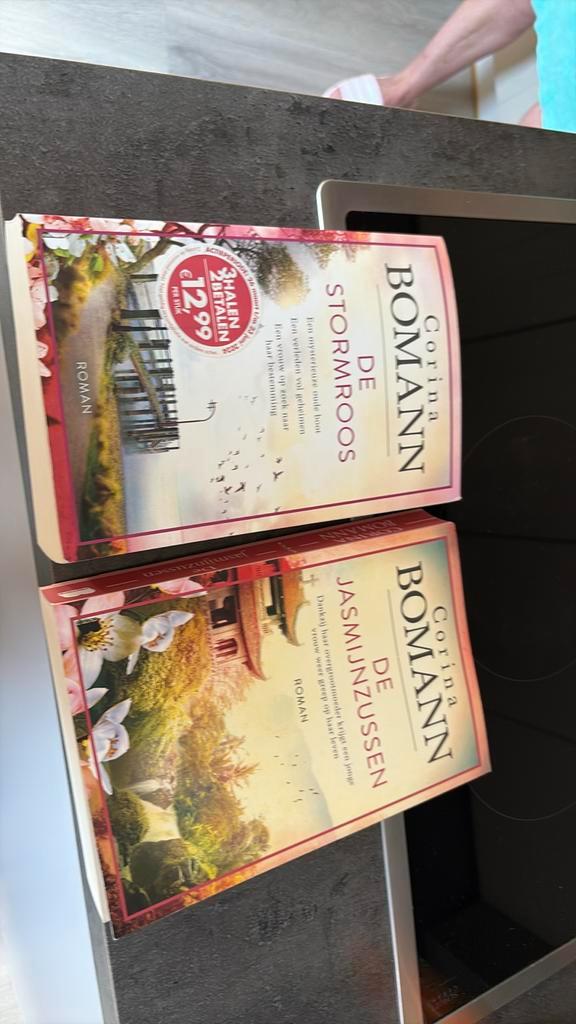 Corina Bomann - De stormroos. 3€ per stuk!, Boeken, Literatuur, Zo goed als nieuw, Ophalen of Verzenden