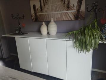 Dressoir beschikbaar voor biedingen