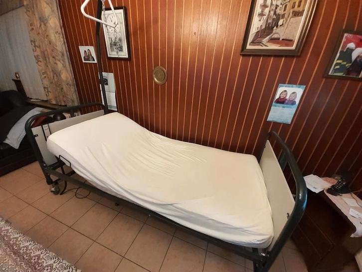 ziekenhuisbed verpleegbed electr verstelbaar, Diversen, Verpleegmiddelen, Zo goed als nieuw, Ophalen