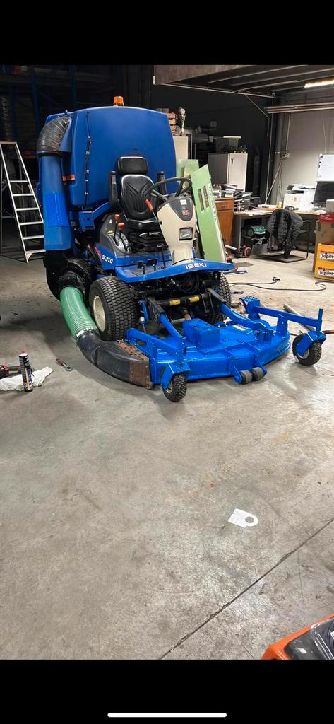 Iseki sf310 zitmaaier, frontmaaier met hooglos, Tuin en Terras, Zitmaaiers, Zo goed als nieuw, Ophalen
