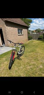 Mountainbike te koop. Merk: energy. Kleur: wit en rood., Fietsen en Brommers, Fietsen | Mountainbikes en ATB, Ophalen