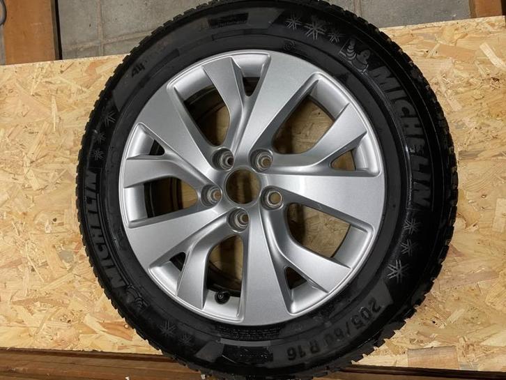 4 winterbanden op 16 inch velgen te koop, Auto-onderdelen, Banden en Velgen, Band(en), Winterbanden, 16 inch, 205 mm, Personenwagen