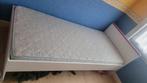 Lit d'une personne. Fille ou garçon. Couleur blanc avec bord, Kinderen en Baby's, Kinderkamer | Bedden, Ophalen, Zo goed als nieuw