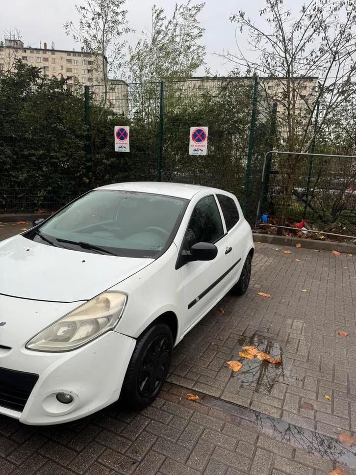 Renault Clio 3, Autos, Renault, Particulier, Clio, ABS, Airbags, Air conditionné, Verrouillage central, Cruise Control, Electronic Stability Program (ESP)