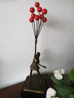 Bronzen vrouw met Banksy ballonnen 54cm hoog, Ophalen of Verzenden, Brons