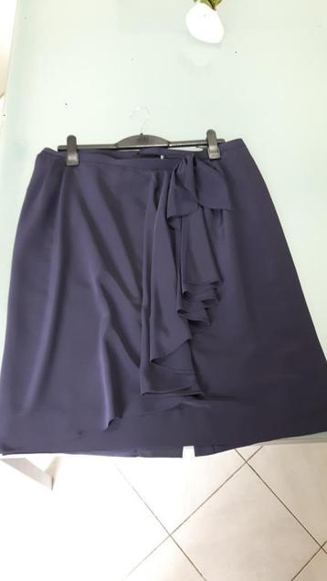 prachtige rok tour de taille 96cm hauteur 112cm beschikbaar voor biedingen