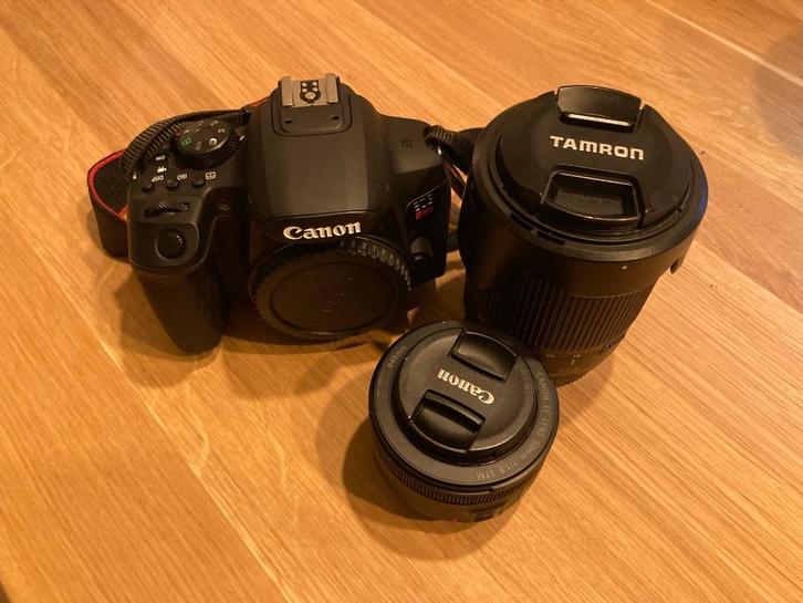 Complete cameraset in perfect staat: Canon EOS 850D+2 lenzen, Audio, Tv en Foto, Fotocamera's Digitaal, Zo goed als nieuw, Spiegelreflex