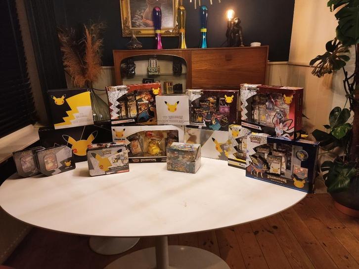 Complete Sealed Pokémon Celebrations Set met USA boxen, Hobby en Vrije tijd, Verzamelkaartspellen | Pokémon, Nieuw, Boosterbox