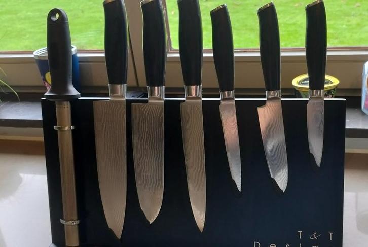 6 delig messenset op magnetisch bord op steun, Huis en Inrichting, Keuken | Bestek, Nieuw, Bestekset, Overige materialen, Ophalen