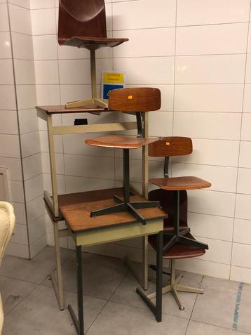 Vintage schooltafels en stoelen (Breda)