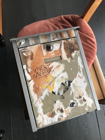 Boite aux lettres ancienne beschikbaar voor biedingen