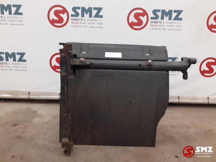 Occ spatbord met steun side skirt rechts achter, Auto-onderdelen, Vrachtwagen-onderdelen, Mercedes-Benz, Carrosserie en Plaatwerk