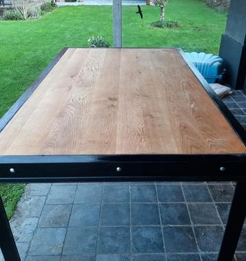 Massief eiken blad 4 cm - 200 cm - 120 cm.

 beschikbaar voor biedingen