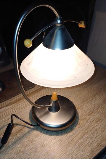 Lamp voor op bureau, nachtkast, dressoir...(jaren '90 stijl) beschikbaar voor biedingen
