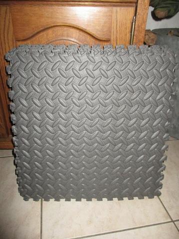 rubber tegels beschikbaar voor biedingen