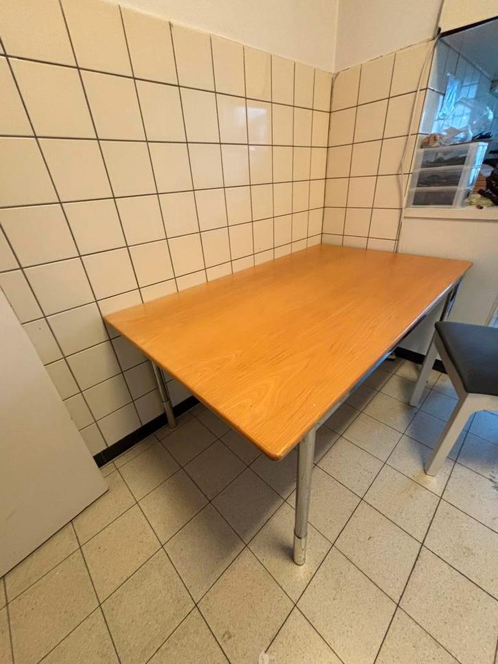 Tua vintage bureau met verstelbare hoogte, Huis en Inrichting, Bureaus, Gebruikt, Bureau, In hoogte verstelbaar, Ophalen