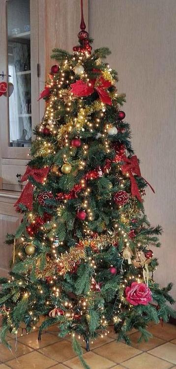 Kunstkerstboom, 180 cm. Zeer goede conditie. beschikbaar voor biedingen