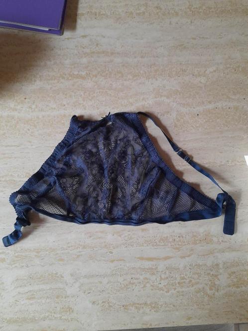 Donkerblauwe BH in kant zonder beugel van 'Guess' Maat M, Kleding | Dames, Ondergoed en Lingerie, BH, Blauw, Ophalen of Verzenden