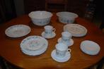 27 stuks servies Arcopal Myosotis wit France Vintage, Ophalen, Overige materialen, Gebruikt, Overige typen