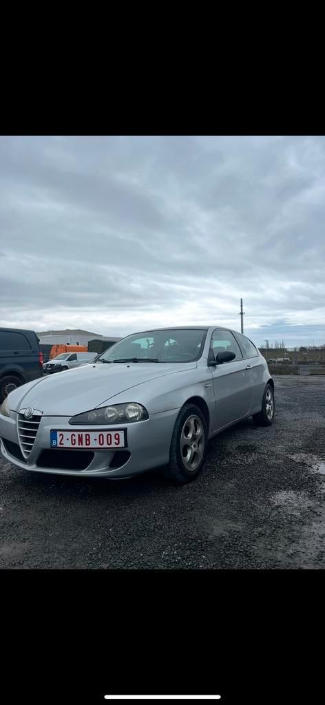 Alfa Romeo 147 1.6 Essence, Auto's, Alfa Romeo, Particulier, ABS, Airbags, Airconditioning, Alarm, Centrale vergrendeling, Elektrische ramen