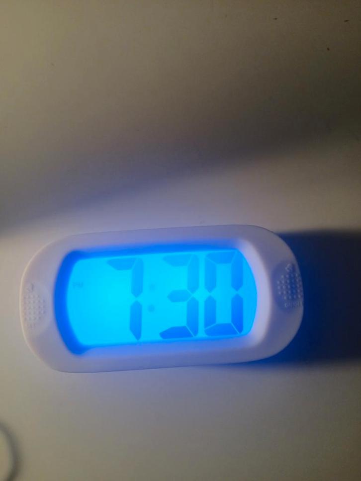 Réveil numérique | Lumière bleue - Comme neuf, Electroménager, Réveils, Digital, Envoi