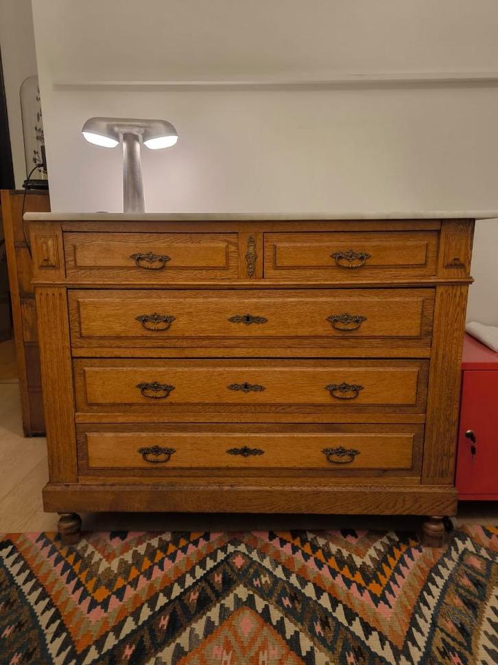 Dressoir in Louis XVI-stijl — massief eikenhout en marmer, Antiek en Kunst, Antiek | Meubels | Kasten, Ophalen