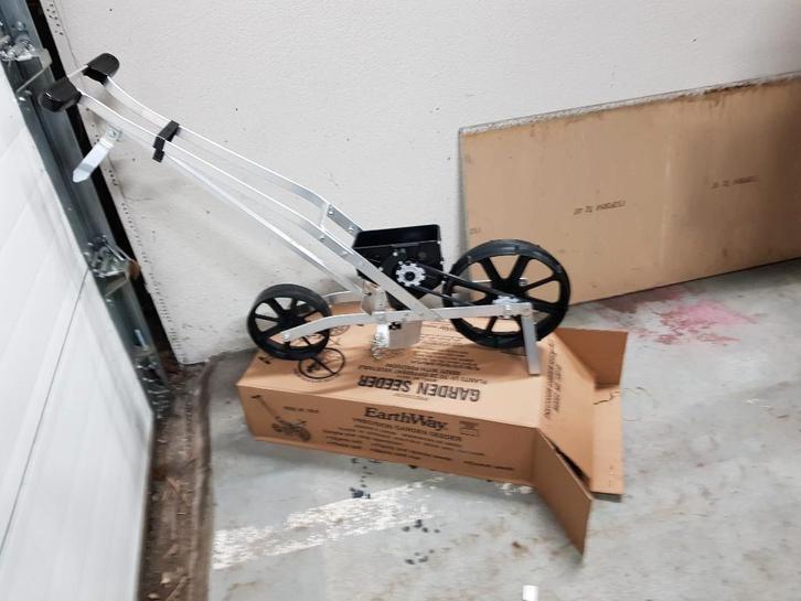 1 rij Earthwaty hand zaai machine, Tuin en Terras, Hand-tuingereedschap, Nieuw, Overige soorten, Ophalen