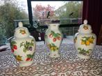 3 stenen potjes met fruit op, Enlèvement, Comme neuf