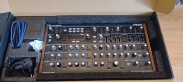 Novation Peak + decksaver beschikbaar voor biedingen