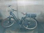 Elektrische stadsfiets Elops 900 E laag frame donkerblauw, Fietsen en Brommers, Ophalen, Zo goed als nieuw