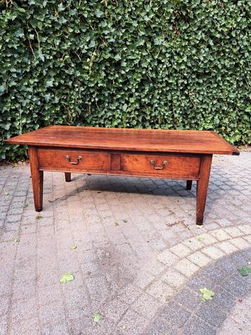 Klassieke salontafel  beschikbaar voor biedingen