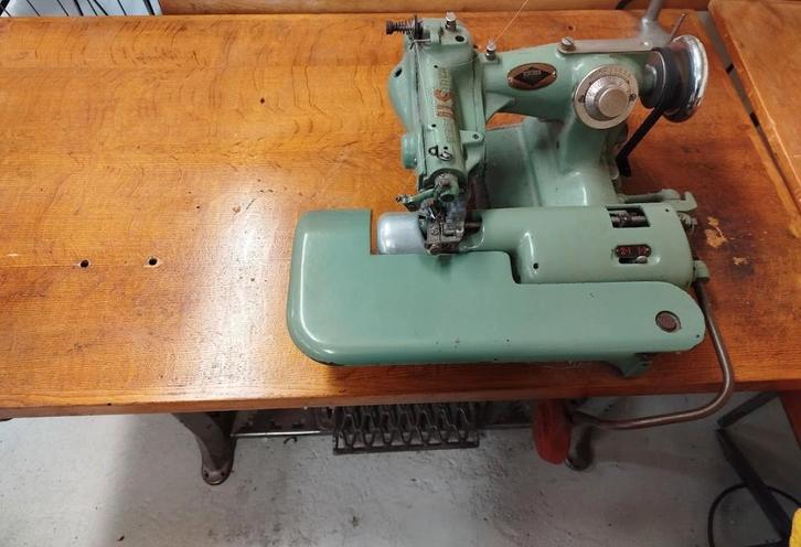 Machine industrielle point invisible, Hobby en Vrije tijd, Naaimachines en Toebehoren, Gebruikt, Overige merken, Industrieel, Ophalen